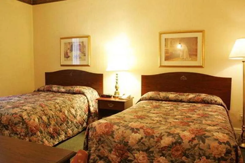 Clarion Hotel & Suites Selby Downtown Toronto
